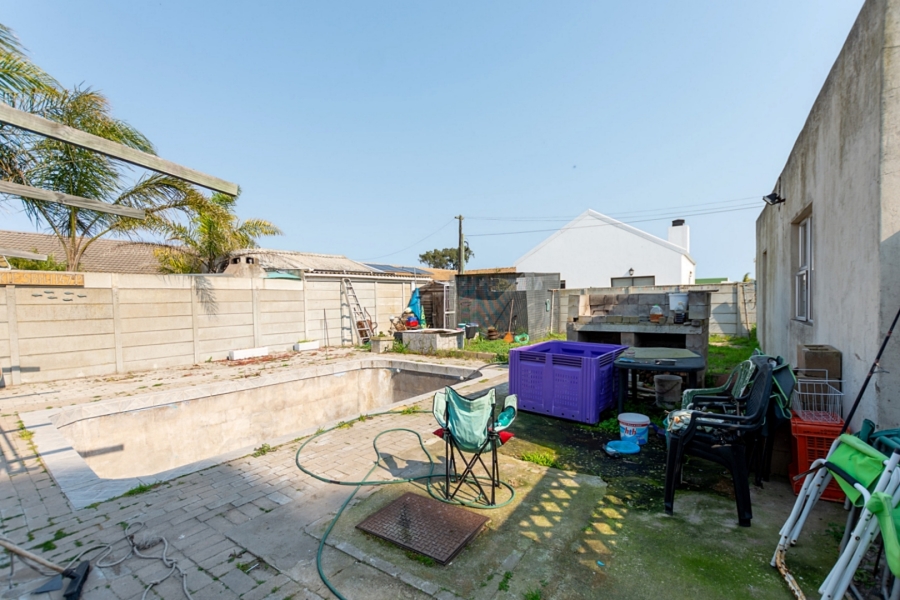 5 Bedroom Property for Sale in Laaiplek Western Cape